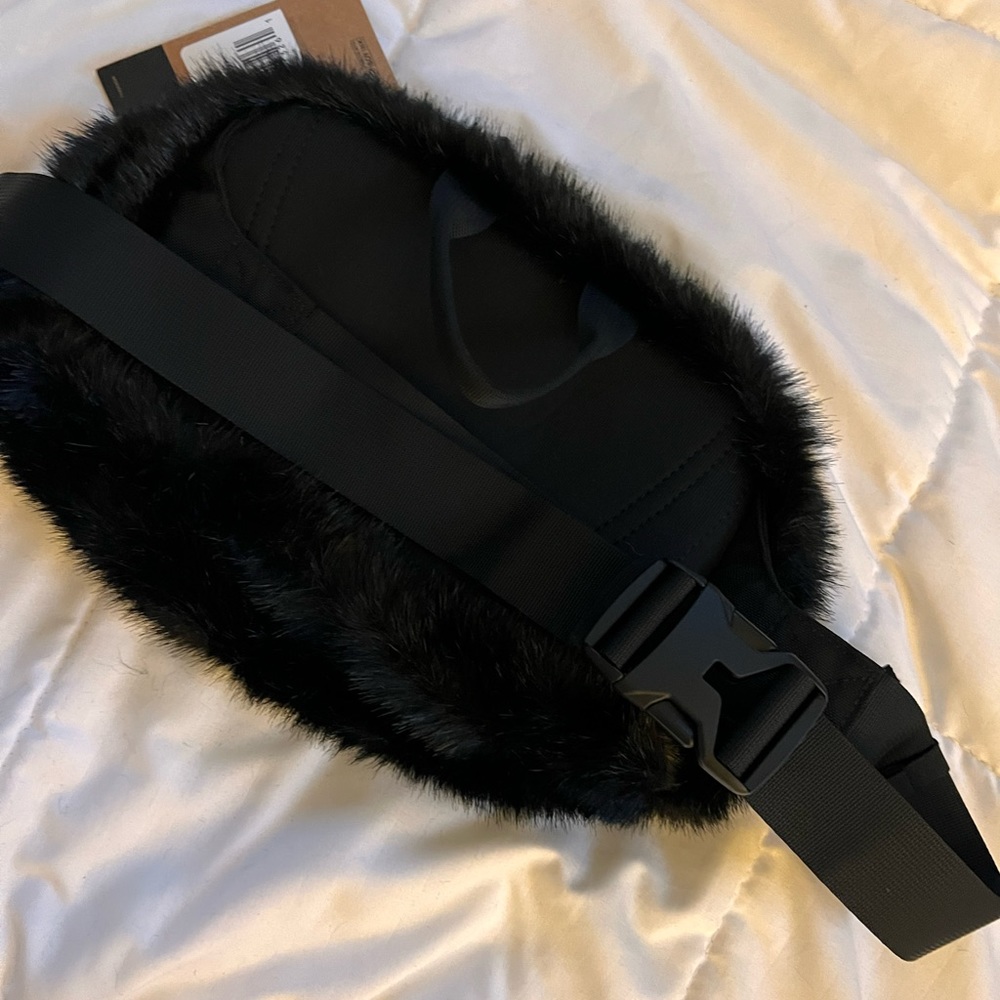 Brand New with Tags Authentic Supreme / North Face Black Fur Waist Bag - Picture 2 of 5